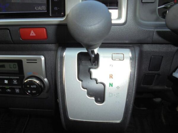 Ref:AUX-19680519 TOYOTA HIACE WAGON 2022 - Image 16