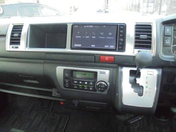 Ref:AUX-19680519 TOYOTA HIACE WAGON 2022 - Image 18