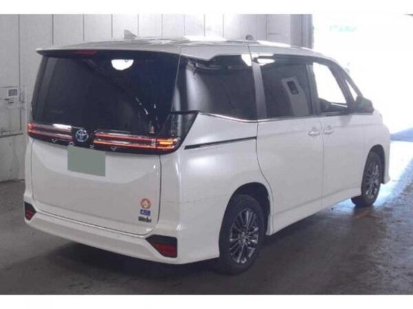 Ref:AUX-19680707 TOYOTA VOXY 2024 - Image 2