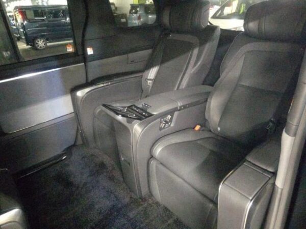 Ref:AUX-19680748 LEXUS LM 2023 - Image 4