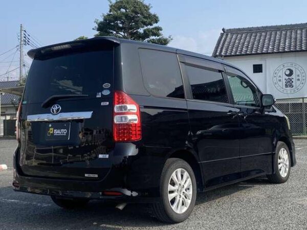 Ref:AUX-19681397 TOYOTA NOAH 2010 - Image 2