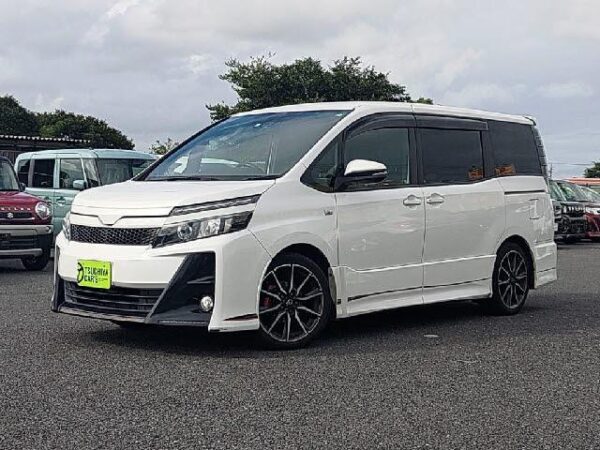Ref:AUX-19696589 TOYOTA VOXY 2016