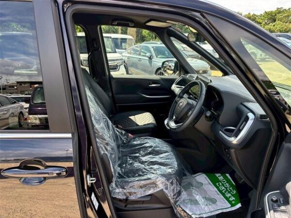 Ref:AUX-19696707 TOYOTA VOXY 2024 - Image 16