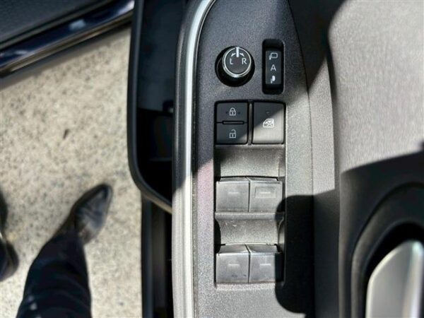 Ref:AUX-19696707 TOYOTA VOXY 2024 - Image 17