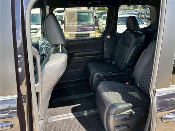 Ref:AUX-19696707 TOYOTA VOXY 2024 - Image 4