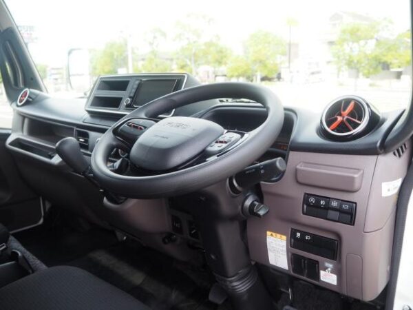 Ref:AUX-19728101 MITSUBISHI FUSO CANTER 2025 - Image 5