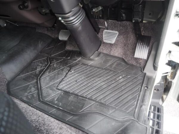 Ref:AUX-19728101 MITSUBISHI FUSO CANTER 2025 - Image 9