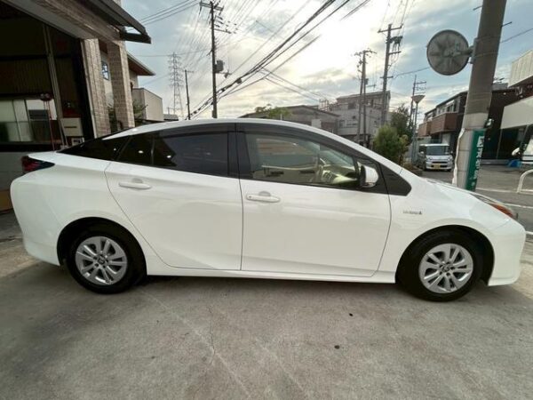 Ref:AUX-19735087 TOYOTA PRIUS 2018 - Image 2