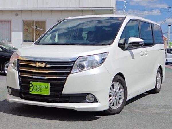 Ref:AUX-19739598 TOYOTA NOAH 2015
