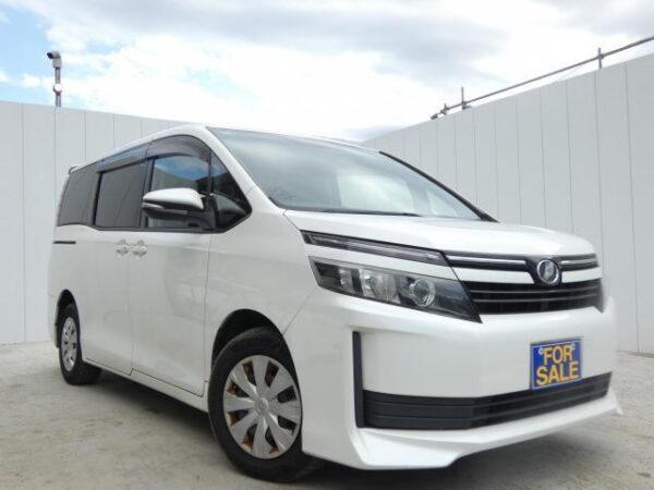 Ref:AUX-19739778 TOYOTA VOXY 2014
