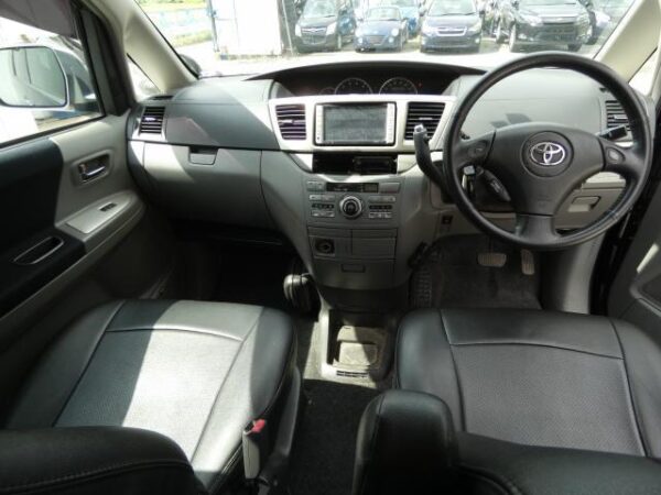 Ref:AUX-19739784 TOYOTA VOXY 2006 - Image 2