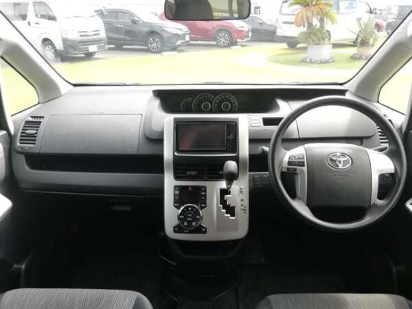 Ref:AUX-19743922 TOYOTA VOXY 2010 - Image 4