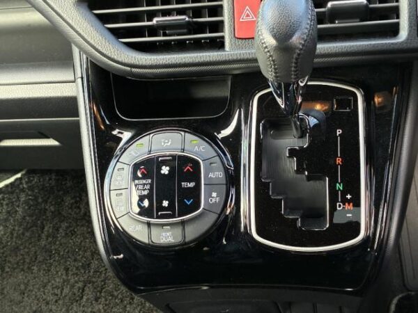 Ref:AUX-19754711 TOYOTA NOAH 2020 - Image 13