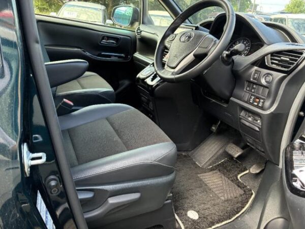 Ref:AUX-19754711 TOYOTA NOAH 2020 - Image 5