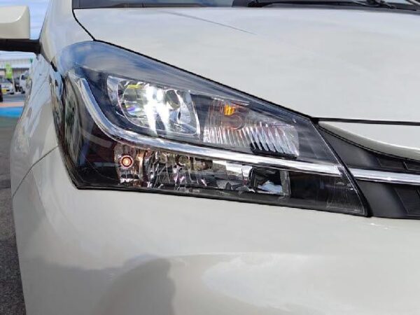 Ref:AUX-19758586 TOYOTA VITZ 2016 - Image 9