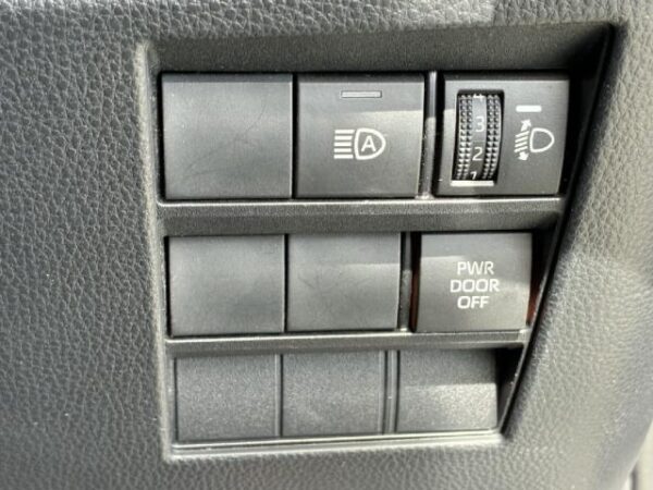 Ref:AUX-19758747 TOYOTA NOAH 2022 - Image 17