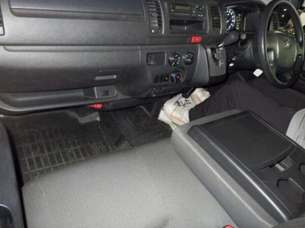 Ref:AUX-19770709 TOYOTA HIACE VAN 2020 - Image 4