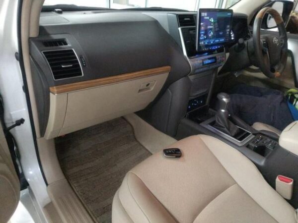Ref:AUX-19787072 TOYOTA LAND CRUISER PRADO 2023 - Image 3
