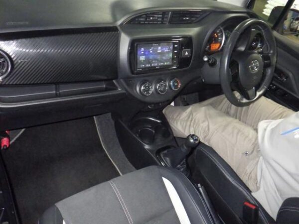 Ref:AUX-19787114 TOYOTA VITZ 2017 - Image 3
