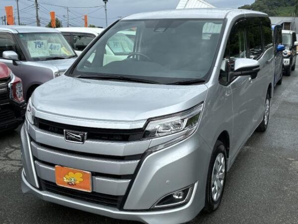 Ref:AUX-19790746 TOYOTA NOAH 2020