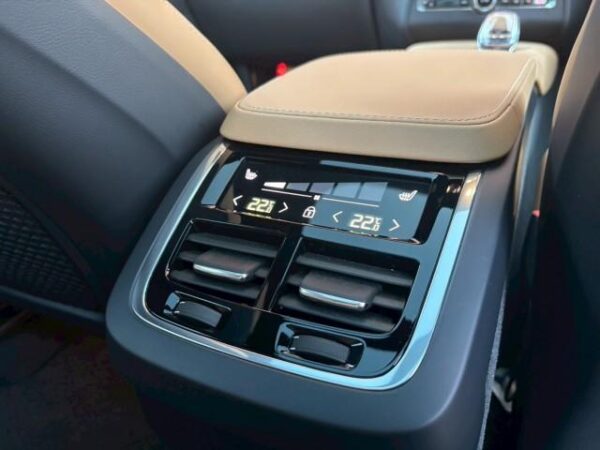 Ref:AUX-19791130 VOLVO XC90 2022 - Image 18