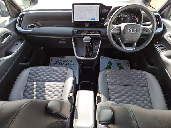 Ref:AUX-19818398 TOYOTA VOXY 2023 - Image 3