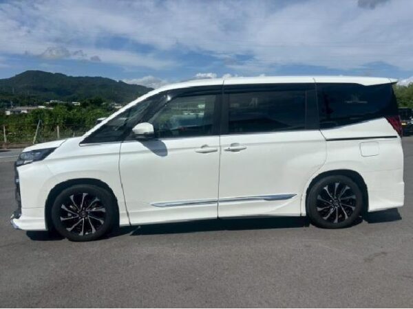 Ref:AUX-19819880 TOYOTA NOAH 2023 - Image 2