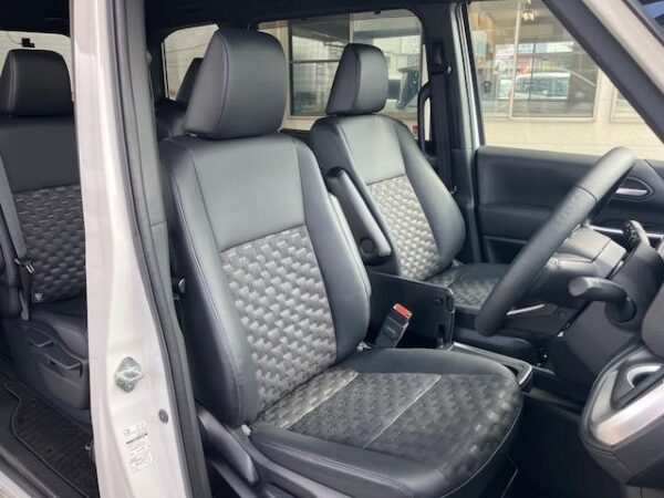 Ref:AUX-19861475 TOYOTA VOXY 2022 - Image 11