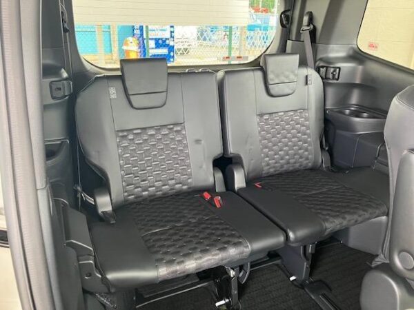 Ref:AUX-19861475 TOYOTA VOXY 2022 - Image 12