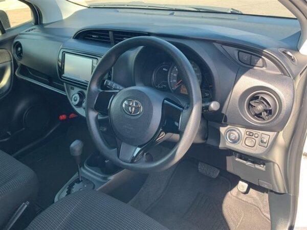 Ref:AUX-19869920 TOYOTA VITZ 2019 - Image 17