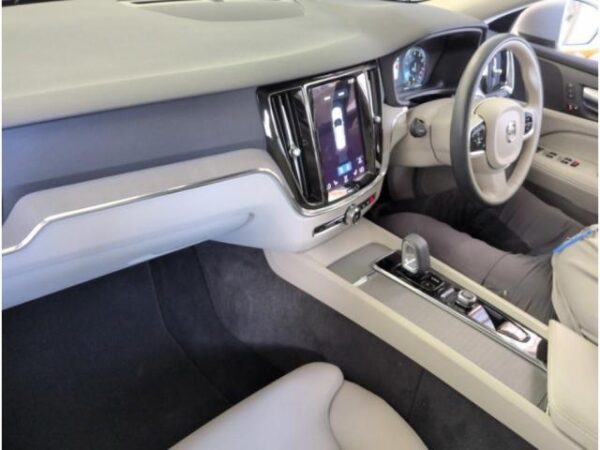 Ref:AUX-19881741 VOLVO V60 2022 - Image 3