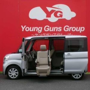 2015 Daihatsu Tanto silver gasoline used car Japan export