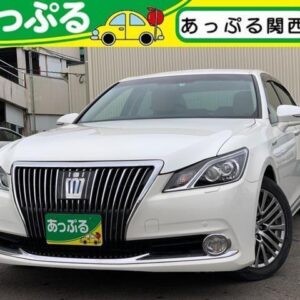 2013 Toyota Crown Majesta pearl hybrid used car Japan export