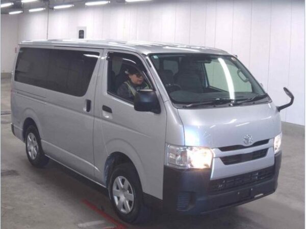 Ref:AUX-19902330 TOYOTA HIACE VAN 2022
