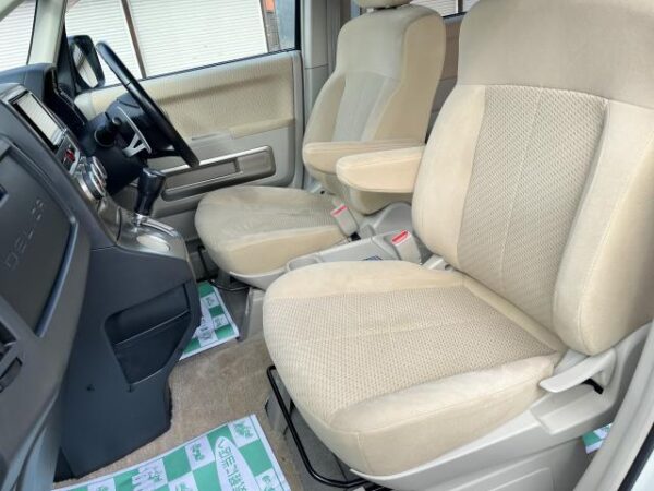 Ref:AUX-19909401 MITSUBISHI DELICA D:5 2008 - Image 16
