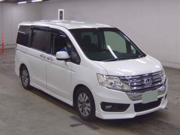Ref:AUX-19913596 HONDA STEPWAGON SPADA 2013