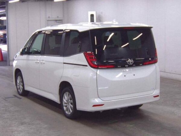 Ref:AUX-19914172 TOYOTA NOAH 2022 - Image 2