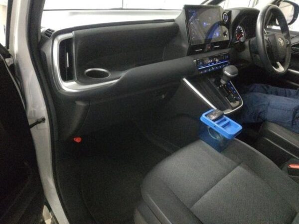 Ref:AUX-19914172 TOYOTA NOAH 2022 - Image 3