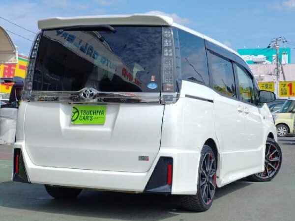 Ref:AUX-19914210 TOYOTA VOXY 2017 - Image 2