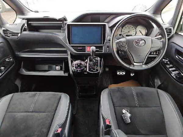 Ref:AUX-19914210 TOYOTA VOXY 2017 - Image 3
