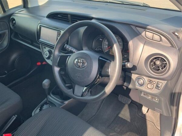 Ref:AUX-19918091 TOYOTA VITZ 2020 - Image 17