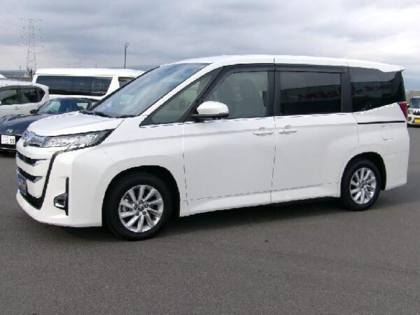 Ref:AUX-19949282 TOYOTA NOAH 2022 - Image 2