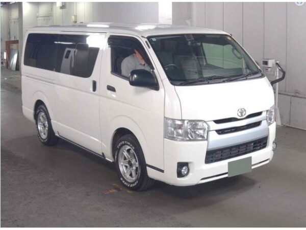 Ref:AUX-19949819 TOYOTA HIACE VAN 2016