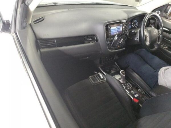 Ref:AUX-19961091 MITSUBISHI OUTLANDER PHEV 2018 - Image 3