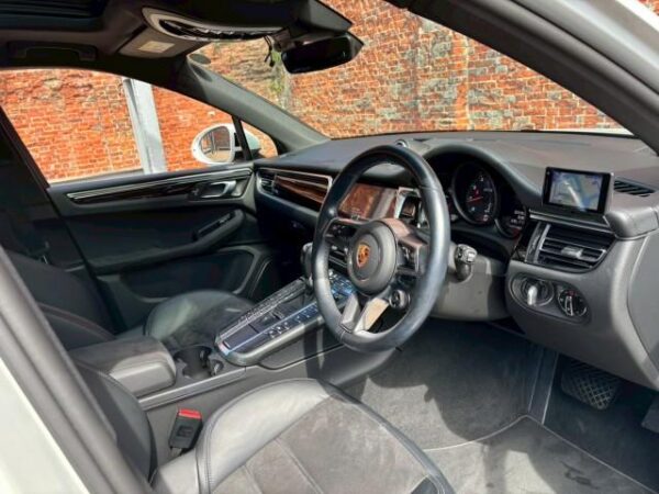Ref:AUX-19962217 PORSCHE MACAN 2021 - Image 4