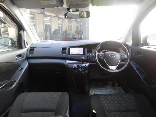 Ref:AUX-19976623 TOYOTA ISIS 2012 - Image 3