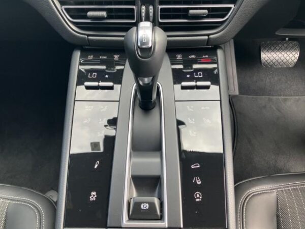 Ref:AUX-19980202 PORSCHE MACAN 2023 - Image 15