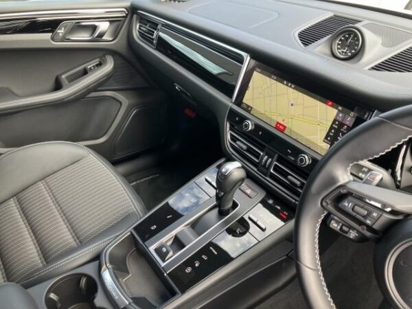 Ref:AUX-19980202 PORSCHE MACAN 2023 - Image 17