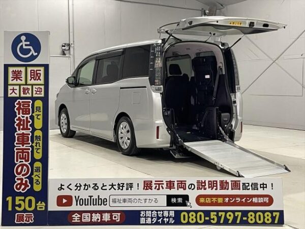 Ref:AUX-20008291 TOYOTA VOXY 2014