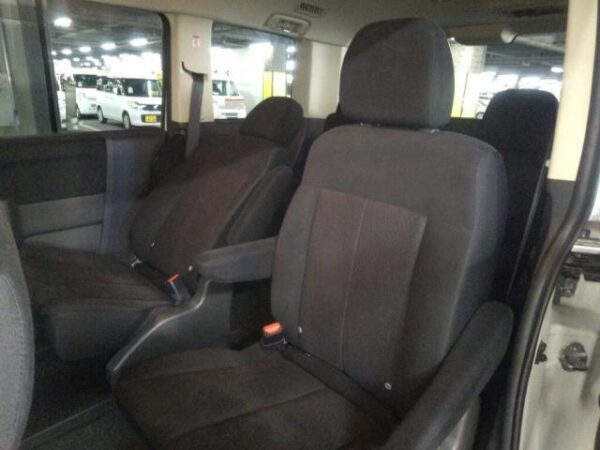 Ref:AUX-20012644 MITSUBISHI DELICA D:5 2014 - Image 4